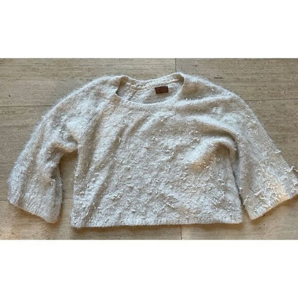 Cozy White Fuzzy Cropped Sweater Long Sleeve Textured Knit Top size M